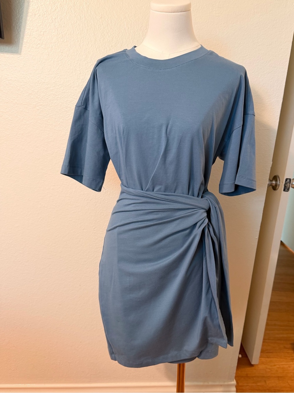Knot-Waist Dress in Dusty Blue Women’s Short-Sleeve